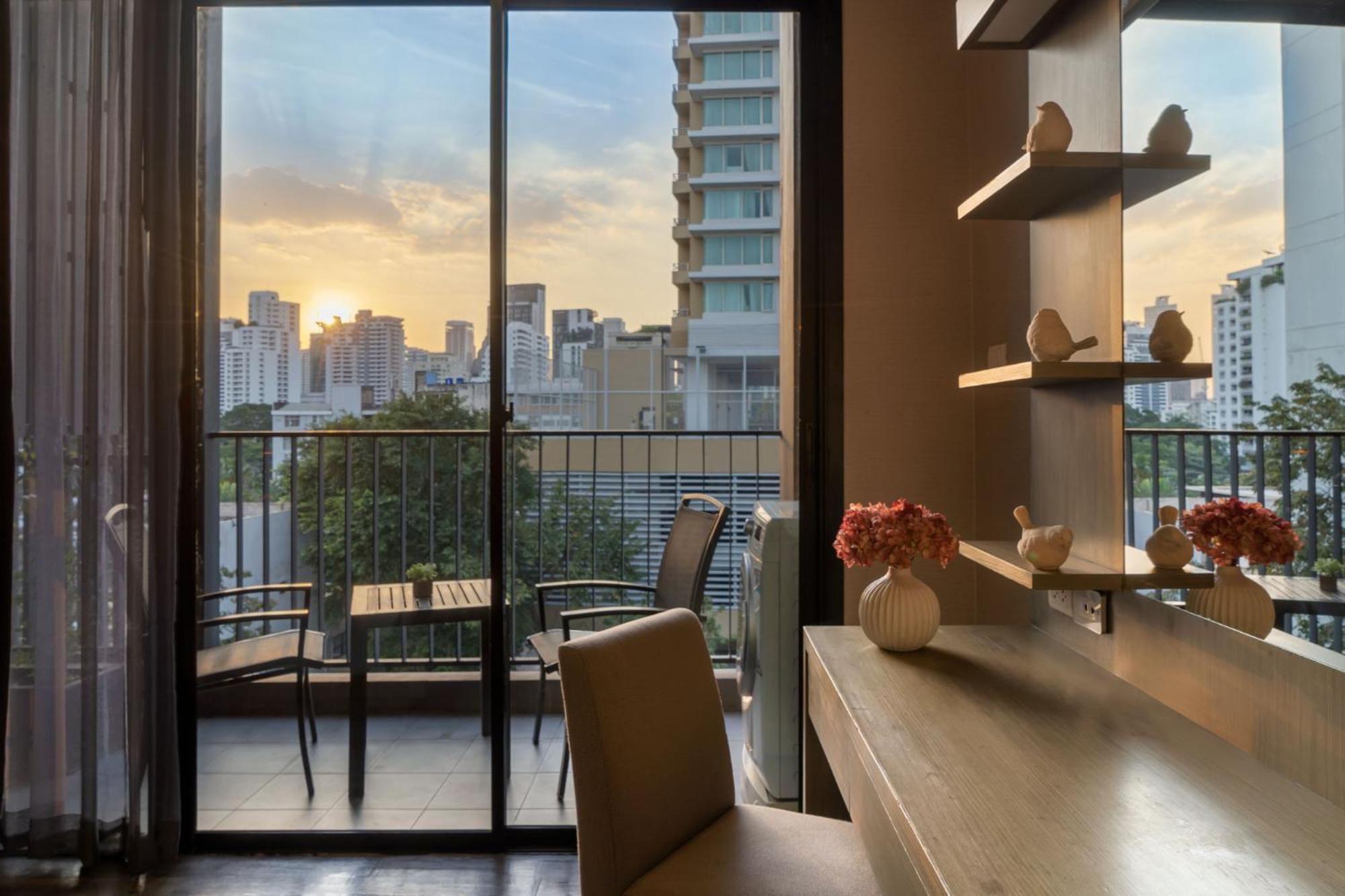 Metropolis Suites Bangkok, Tapestry Collection By Hilton Bagian luar foto