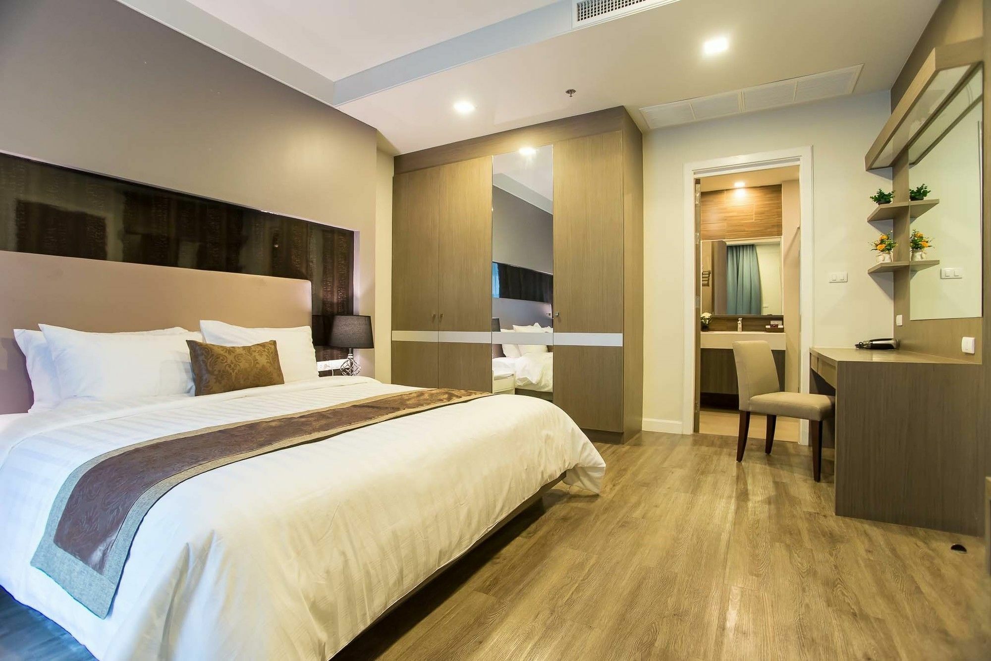Metropolis Suites Bangkok, Tapestry Collection By Hilton Bagian luar foto