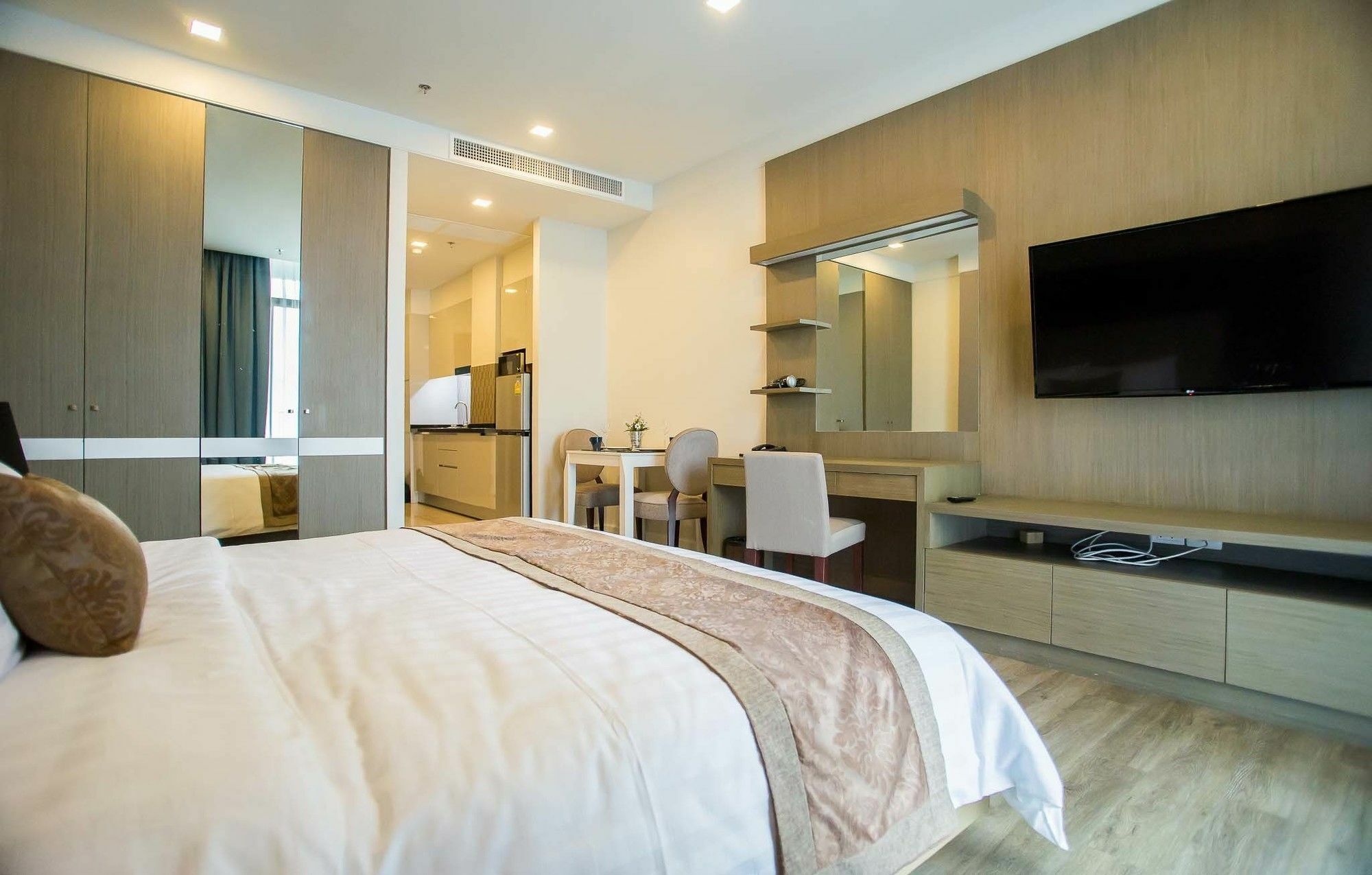 Metropolis Suites Bangkok, Tapestry Collection By Hilton Bagian luar foto