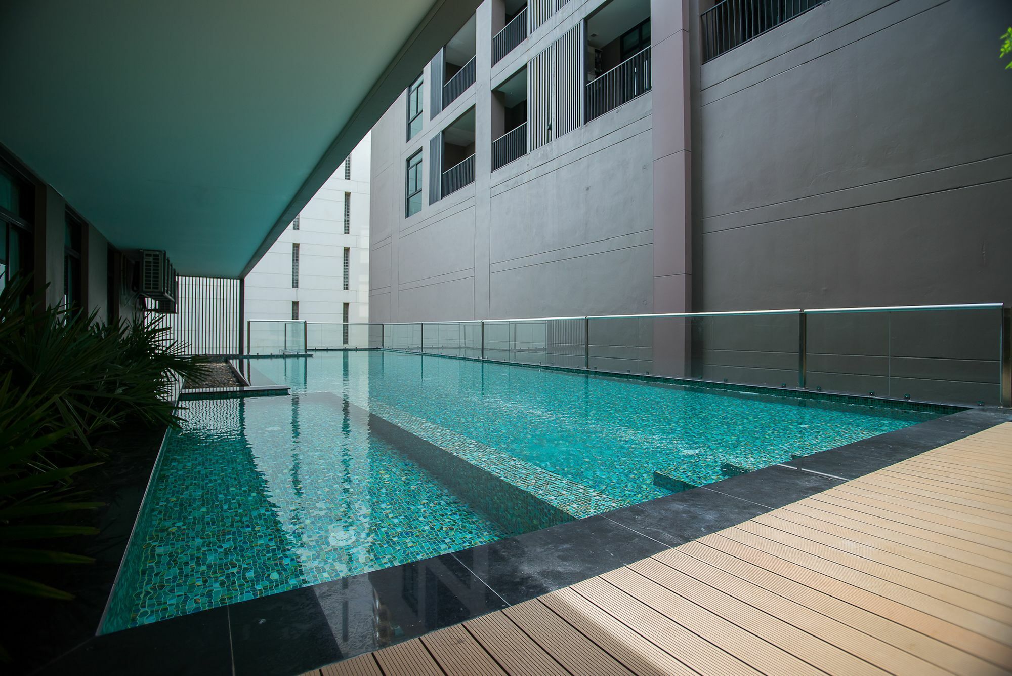 Metropolis Suites Bangkok, Tapestry Collection By Hilton Bagian luar foto