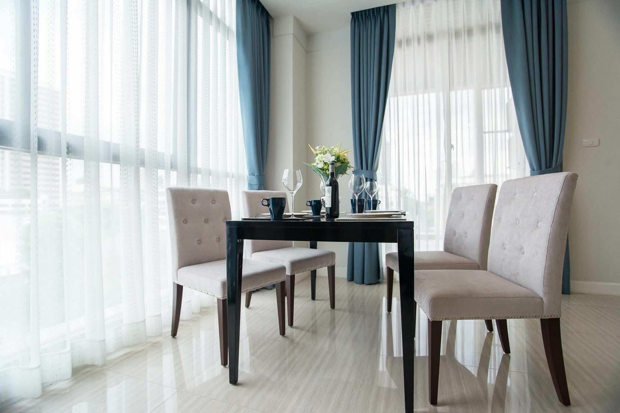 Metropolis Suites Bangkok, Tapestry Collection By Hilton Bagian luar foto